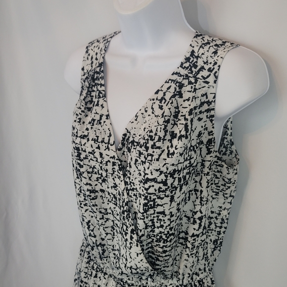 White House Black Market Romper - Picture 3 of 8